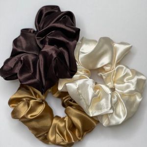 ♥️SATIN HAIR SCRUNCHIES♥️